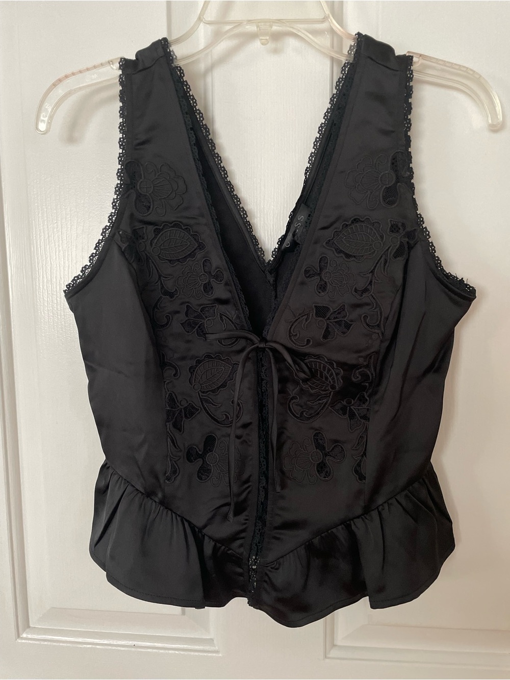 Guess Nwt size S Black V-Neck Satin Embroidered Peplum Vest